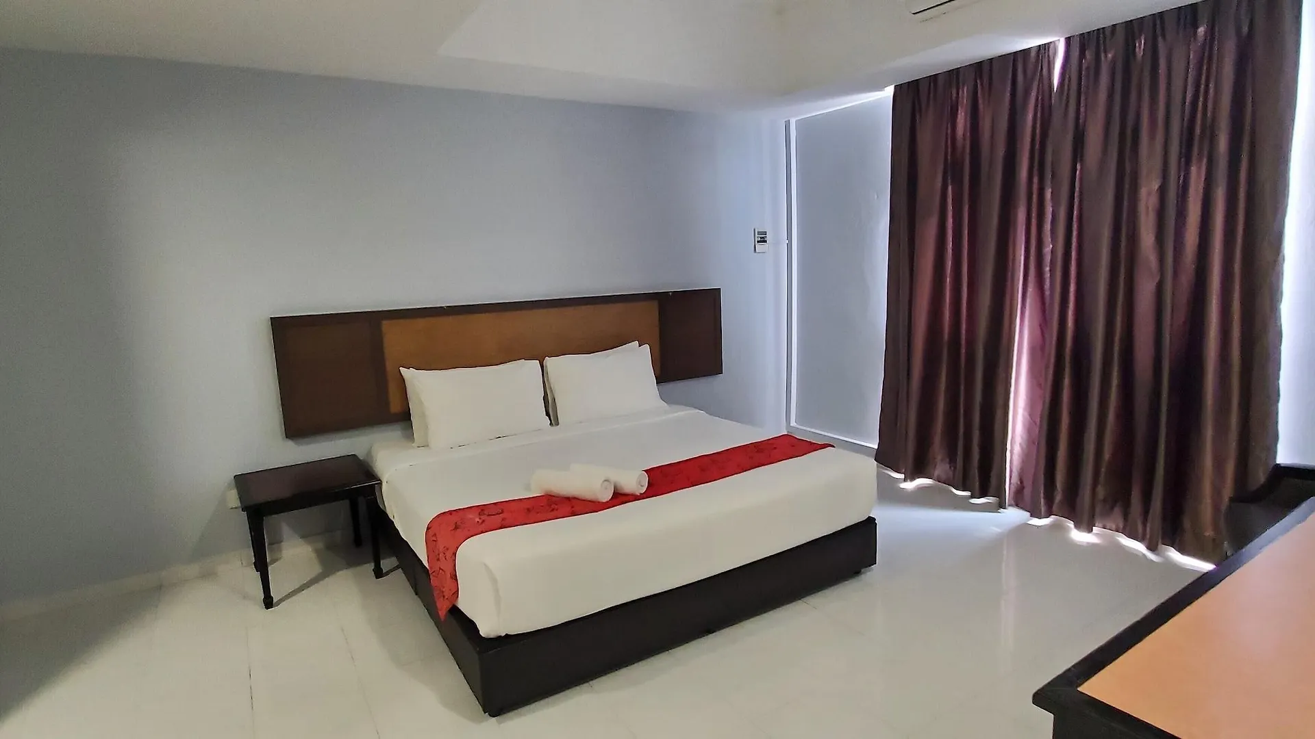 Leisure Cove Hotel And Apartments George Town
